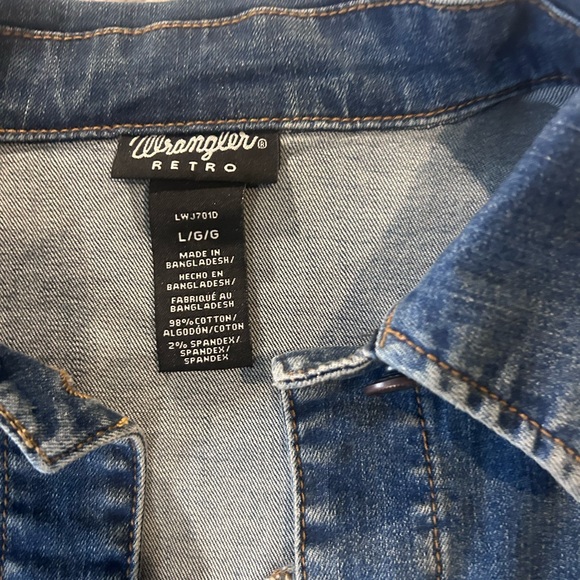 Wrangler Women's Classic Indigo Jean Jacket - Picture 7 of 9